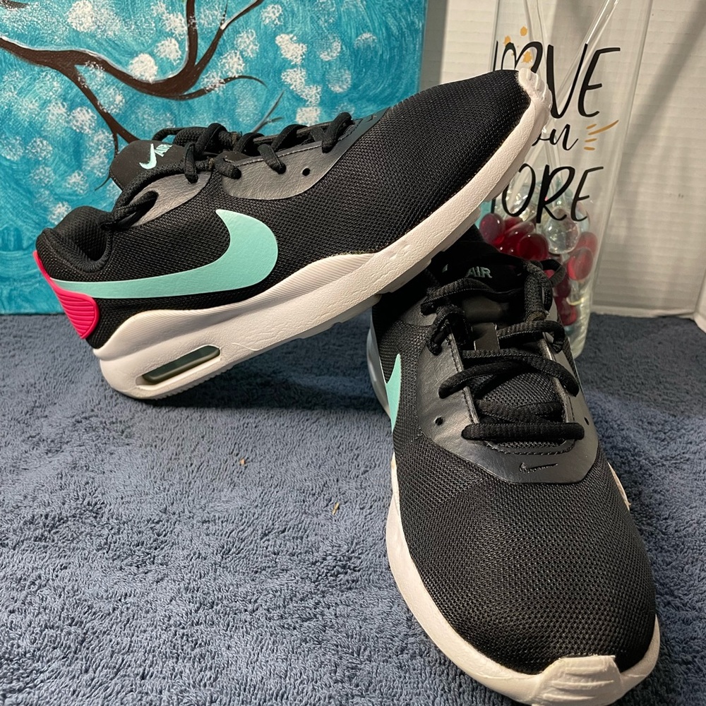 Nike Air Max Oketo sneakers in a black aurora green, and pink colorway size 9.5 - Picture 3 of 9